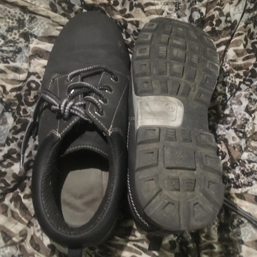 Classic Men's Lace-Up Work Shoes in Black